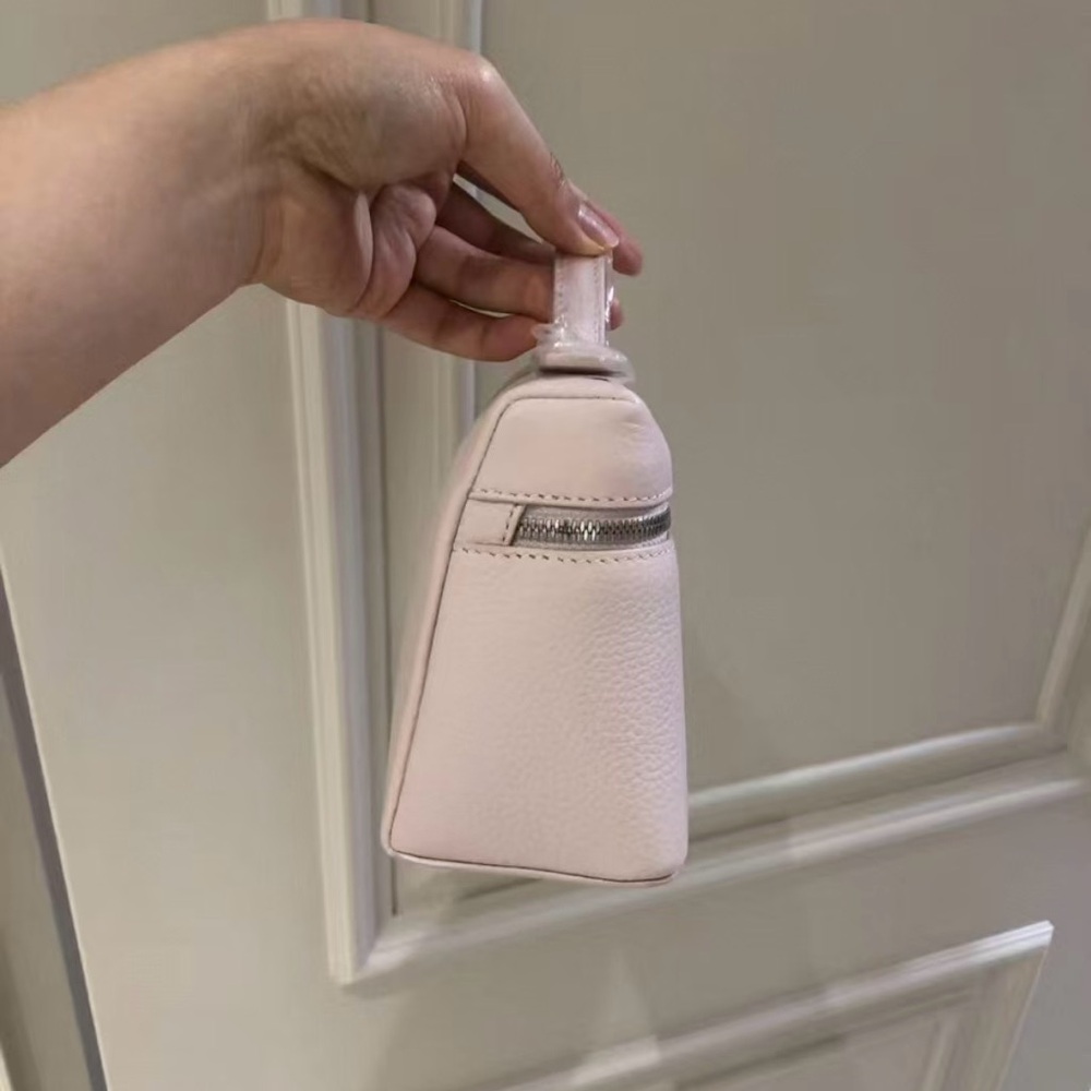 Loro Piana's light pink handbag - Picture 4 of 5
